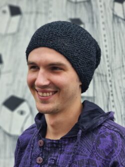 Szydełkowa czapka beanie z konopi - CZARNA