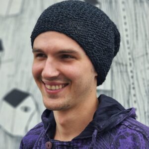 Szydełkowa czapka beanie z konopi - CZARNA