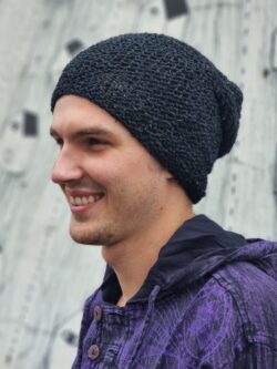 Szydełkowa czapka beanie z konopi - CZARNA