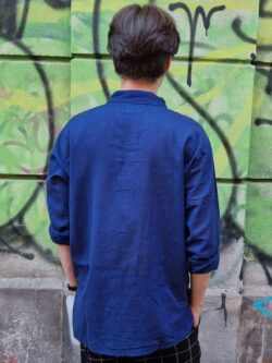 Granatowa koszula z długim rękawem