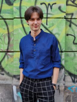 Granatowa koszula z długim rękawem