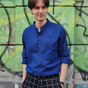 Granatowa koszula z długim rękawem