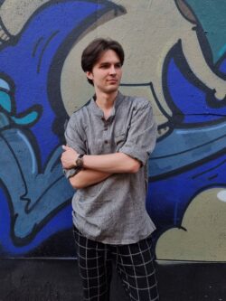 Szara koszula z długim rękawem