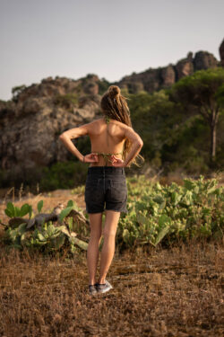 Top braletka robiona na szydełku - zielony