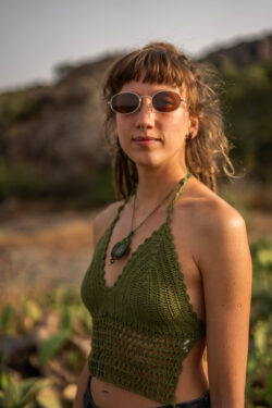 Top braletka robiona na szydełku - zielony