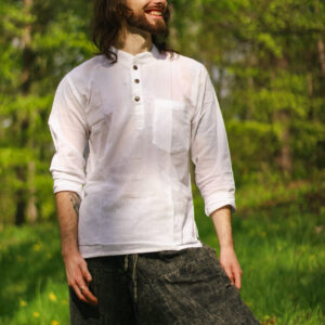 Biała koszula z długim rękawem