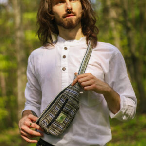 Biała koszula z długim rękawem