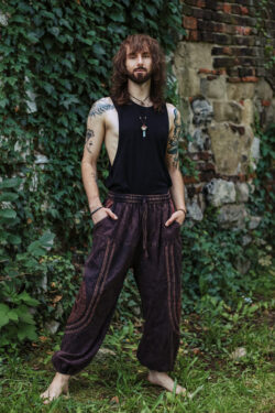 Brązowe spodnie stonewashed w stylu vintage z haftem OM, uniseks, handmade w Nepalu, Kana Sapiens