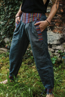 Szare etno spodnie z bawełną gheri, ręcznie robione w Nepalu, Kana Sapiens