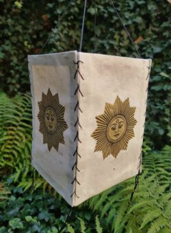 Lampion z papieru czerpanego Lokta, z buddyjskimi symbolami i motywami, złote słońce, handmade w Nepalu