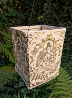 Lampion z papieru czerpanego Lokta, z buddyjskimi symbolami i motywami, złota bogini Tara, boddhisattva, handmade w Nepalu