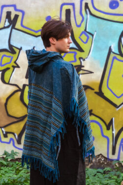 Niebieskie poncho w paski, wykonane ręcznie w Nepalu z bawełny gheri, etno, Kana Sapiens