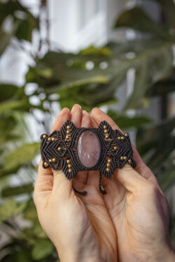 Bransoletka z mikromakramy - różowy kwarc