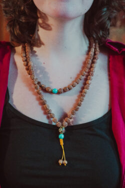 MALA buddyjska - rudraksza z turkmenitem