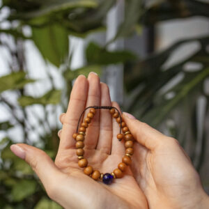 Bransoletka drewniana z drzewa sandałowego z koralikami