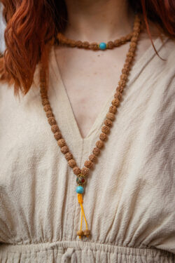 MALA buddyjska - rudraksza z turkmenitem