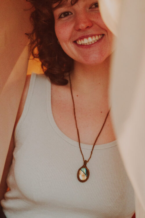 50 (13) Naszyjnik z makramy - labradoryt