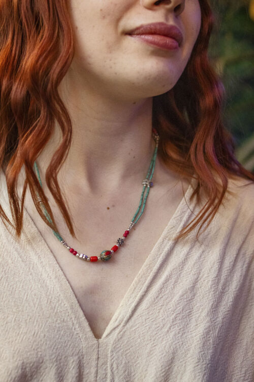 501 (4) Delikatny naszyjnik ze srebra tybetańskiego