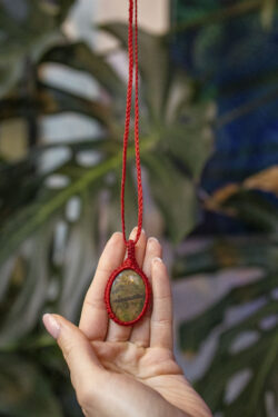 Naszyjnik z makramy - jaspis