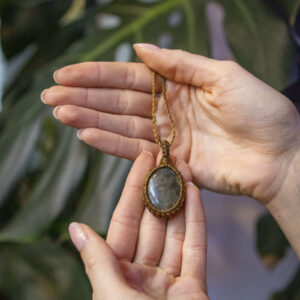 Naszyjnik z makramy - labradoryt