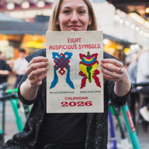 Naścienny kalendarz 2026 - 8 pomyślnych symboli
