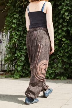 Szarawary z haftem OM - brązowe