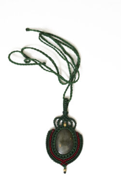 Boho wisiorek z makramy - labradoryt