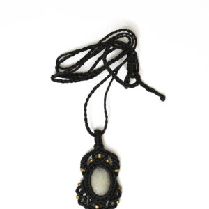 Boho wisiorek z makramy - kamień księżycowy