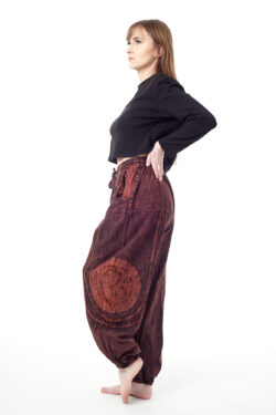 Baggy spodnie z haftem OM - rdzawe