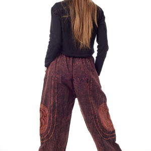 Baggy spodnie z haftem OM - rdzawe