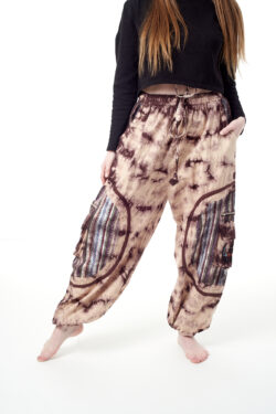 Baggy spodnie z haftem w grzybki