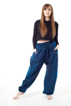 Baggy spodnie z haftem OM - niebieskie