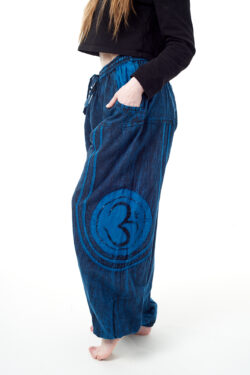 Baggy spodnie z haftem OM - niebieskie