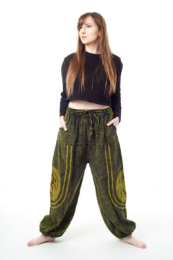 Baggy spodnie z haftem OM - khaki