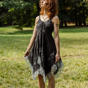 Witchy sukienka z motywami astrologicznymi